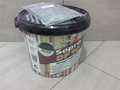 Затирка Sopro серого цвета с серебристыми блестками