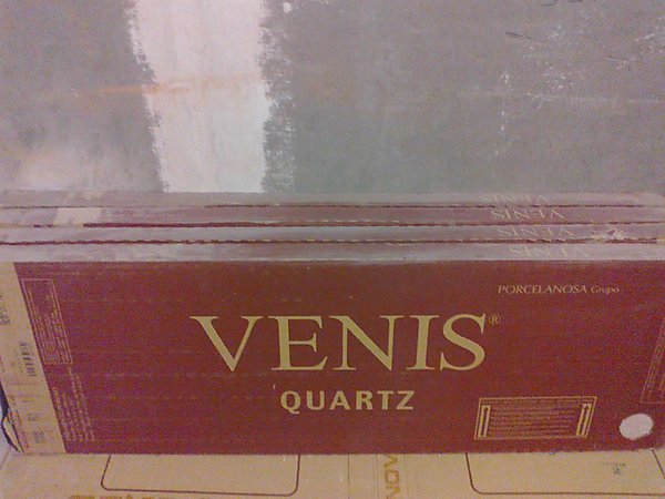 Плитка Venis Quarts 333×1000 мм. Имитация старой штукатурки с наплывами